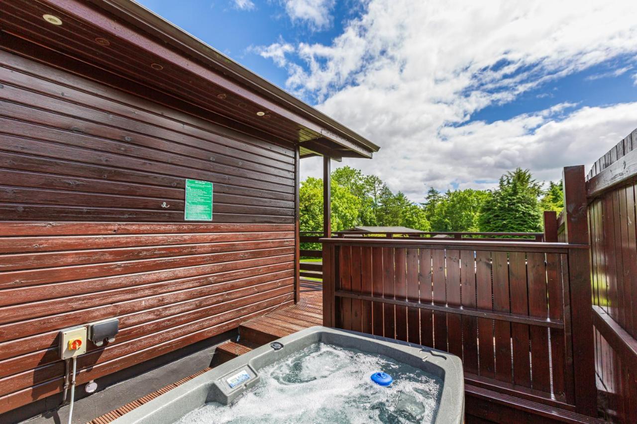 Bluebell Lodge 9 With Hot Tub Newton Stewart Exterior photo