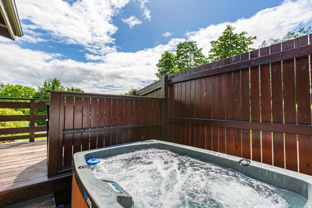 Bluebell Lodge 9 With Hot Tub Newton Stewart Exterior photo